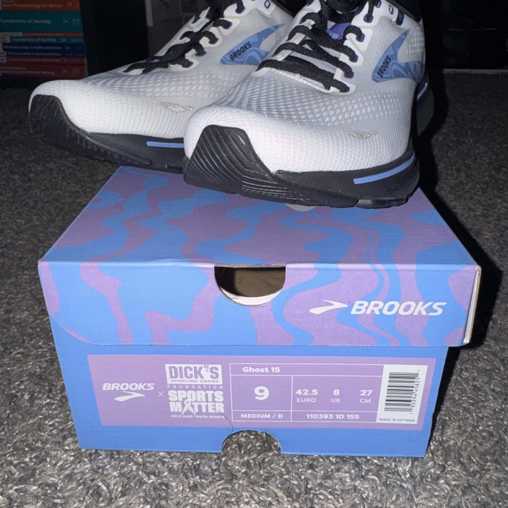 Brooks Mens Sneakers - Black and White